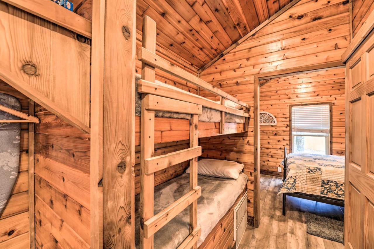 Charming New Bern Log Cabin - Pets Welcome! Bagian luar foto